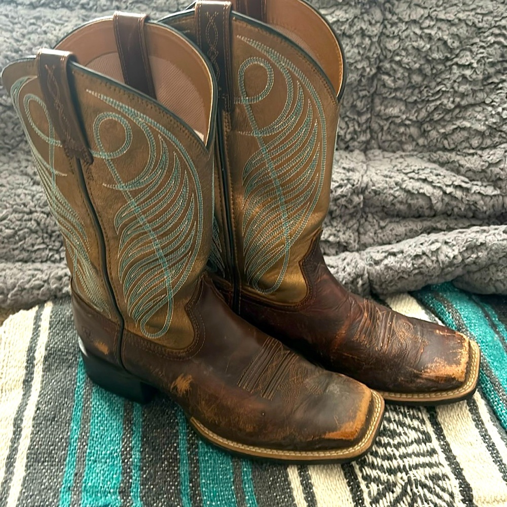 ARIAT WOMENS ROUND UP WIDE SQUARE TOE WESTERN BOOT